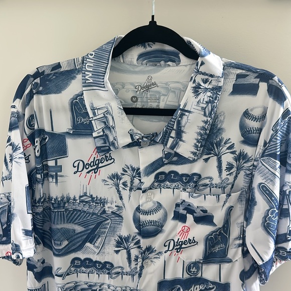 Los Angeles Dodgers Hawaiian Night 2024 Button Down Medium ⭐️NEW⭐️ - Picture 2 of 3